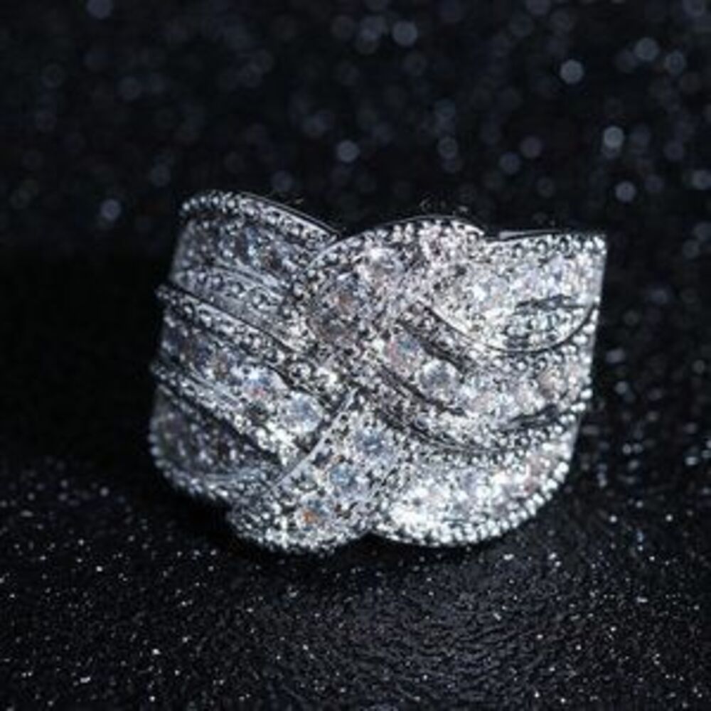 NEW 18K White Gold Diamond Twisted Knot Ring